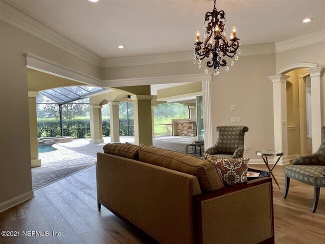 Building Photo - 2456 Den St