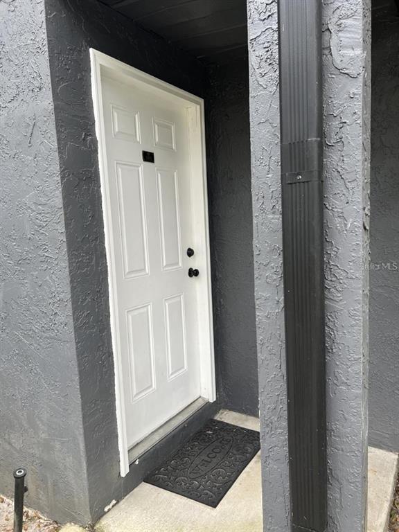 Building Photo - 220 Riverbend Dr