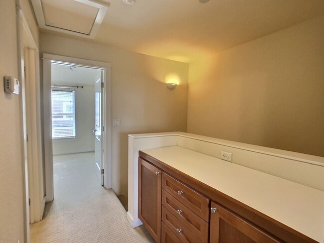 Building Photo - Ideally Located 3 Bedroom Townhouse with Cahill Park Views