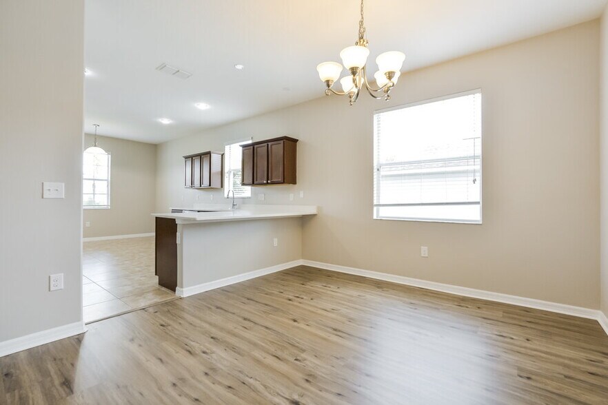 Building Photo - 5736 Coquyt Dr
