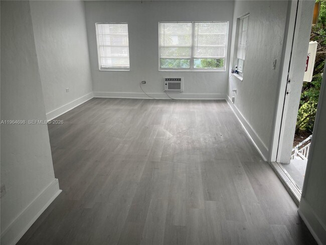 Building Photo - 1784 Normandy Dr