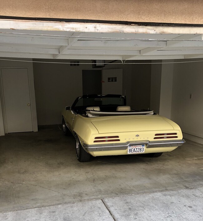 Building Photo - 2307 N Cahuenga Blvd