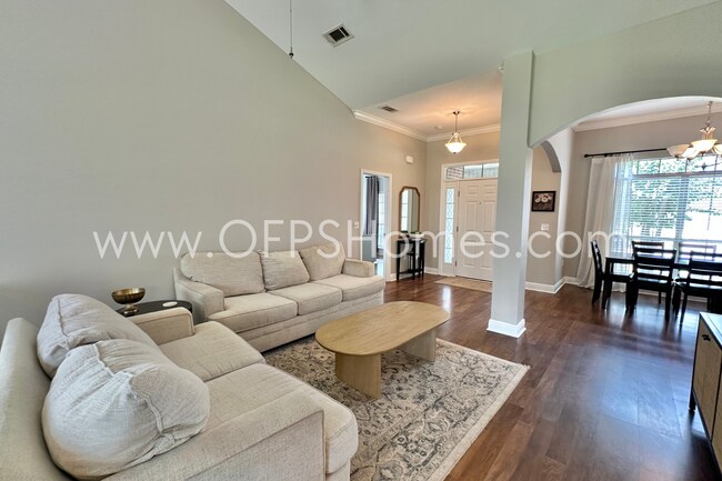 Building Photo - South Crestview 3/2 Available 8/1