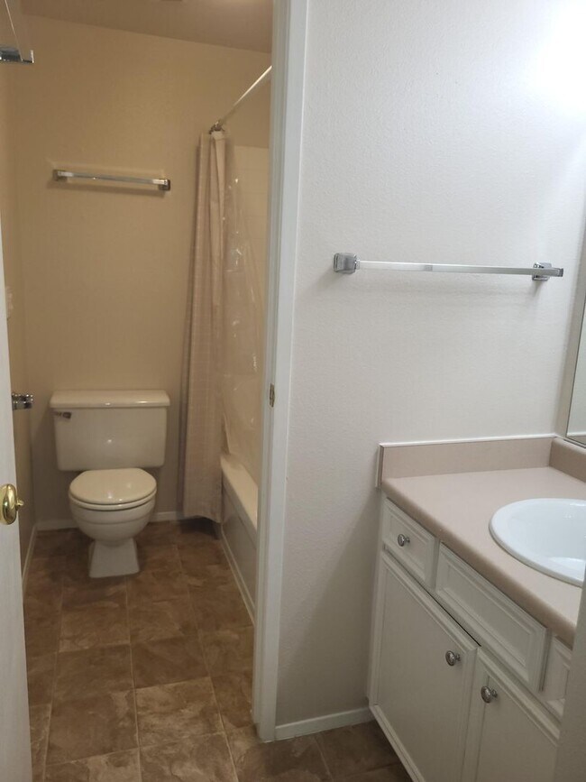 Building Photo - Watts-8309 Villa