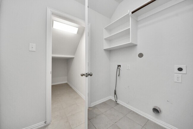 Building Photo - 23714 Via Viale Dr