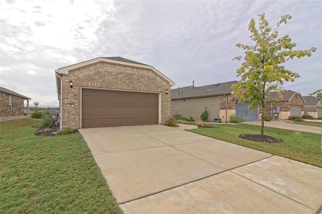 Building Photo - 608 Benton Ln