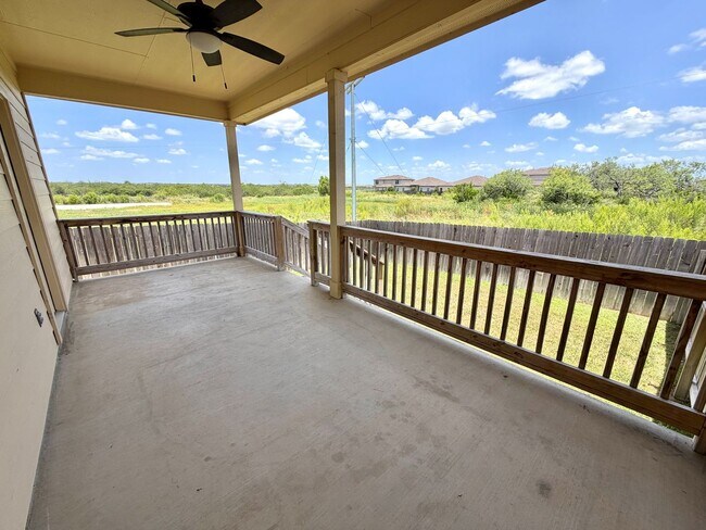 Building Photo - Come live in Knox Ridge!