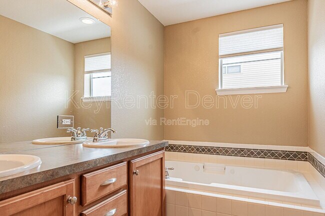 Building Photo - 492 S Saulsbury St