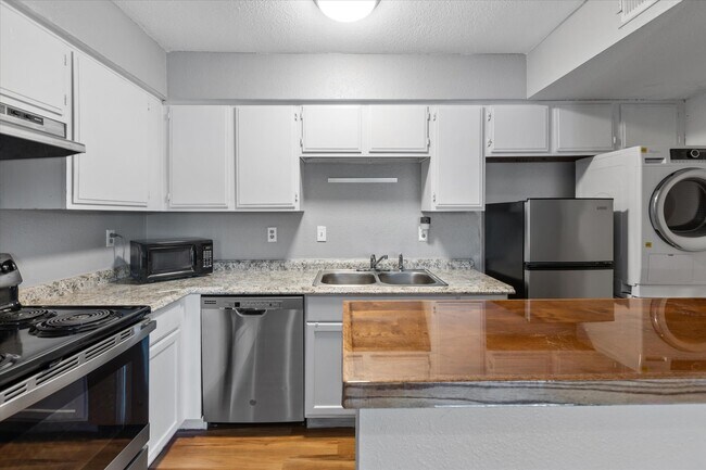 Building Photo - 13151 Walden Rd