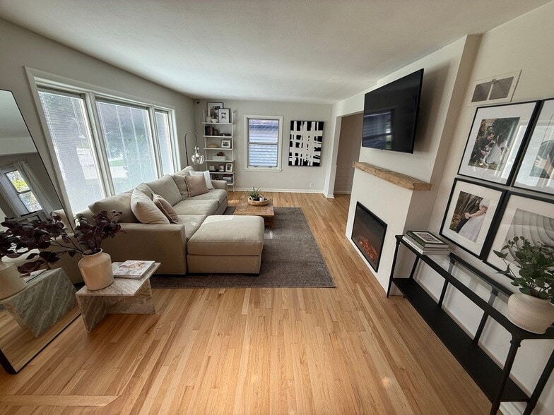 Building Photo - 5350 N Navajo Ave