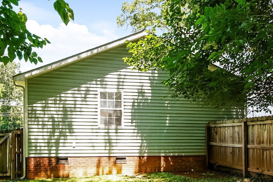 Building Photo - 1016 Harrill St