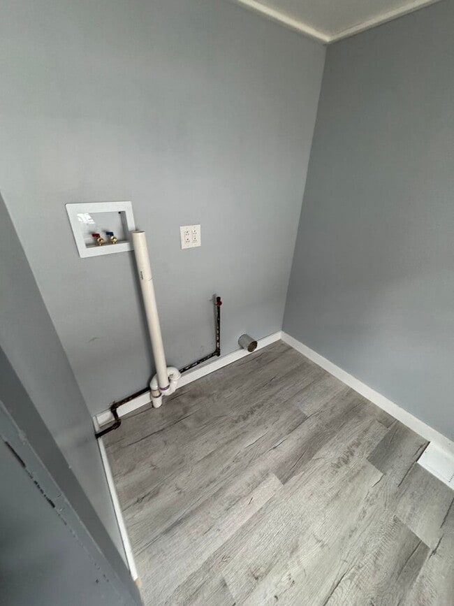 Building Photo - 2 bed 1 bath