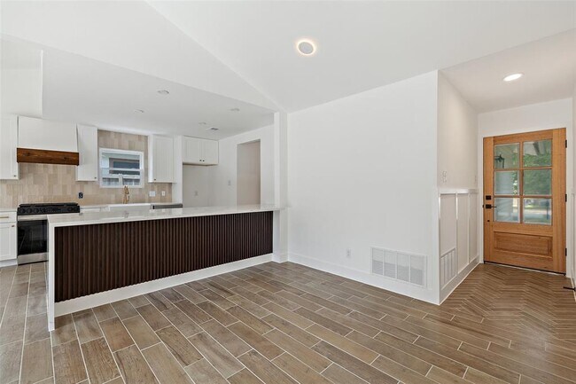 Building Photo - 1111 Spearson Ln