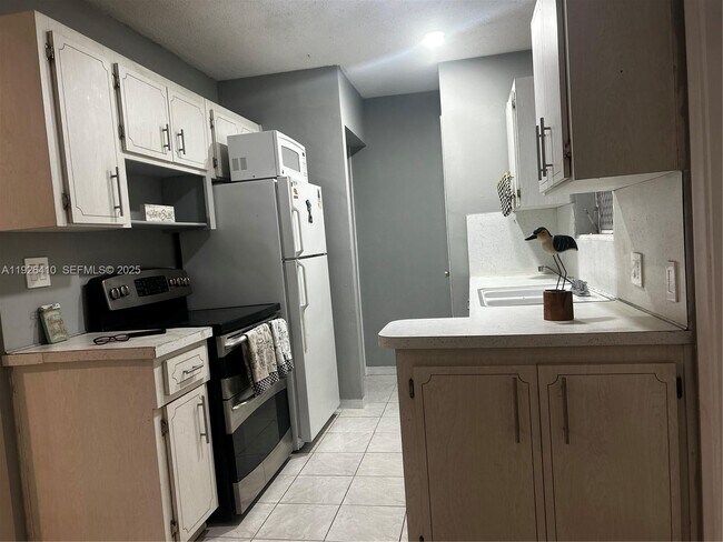 Building Photo - 2641 Polk St