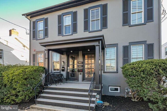 Building Photo - 357 Nassau St