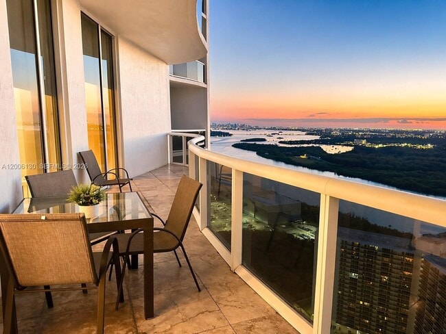 Building Photo - 15811 Collins Ave