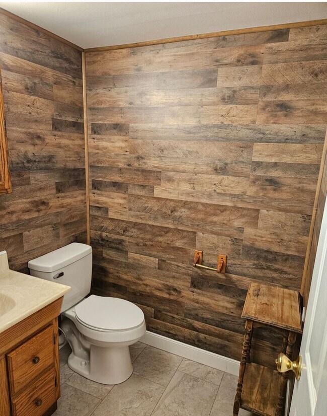 Building Photo - 3 Bedroom, 2 bath Home with Garage in New ...