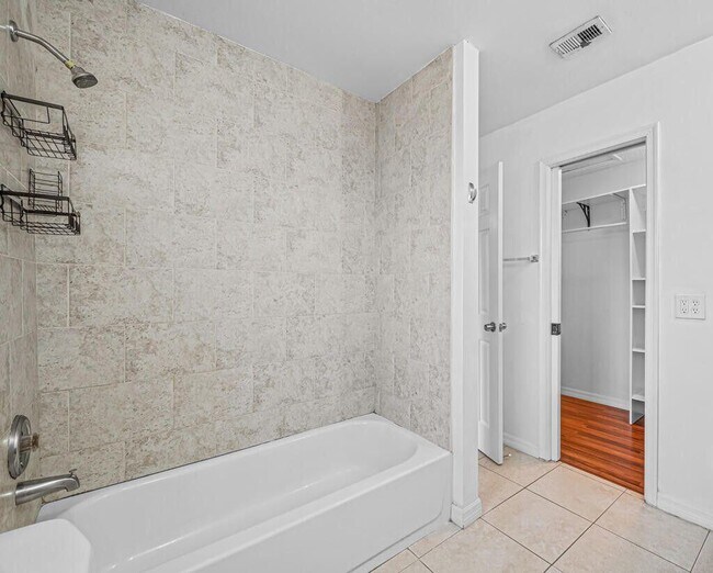 Building Photo - 9227 Green Meadows Way