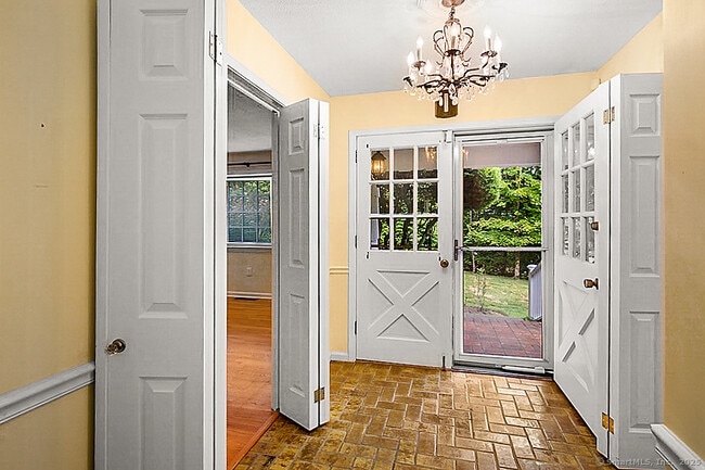 Building Photo - 2180 Cross Hwy