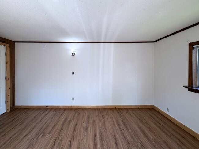 Building Photo - 310 1/2 East 31st Avenue