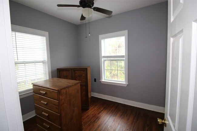 Building Photo - 418 3rd St