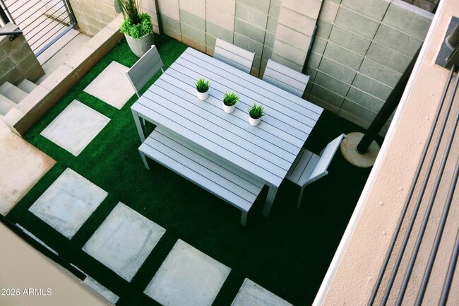 Building Photo - 516 E Ames Pl