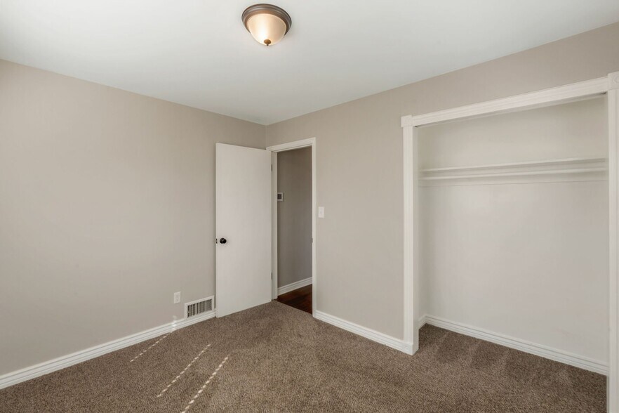 Building Photo - 403 Saunders St