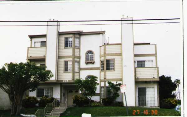 Building Photo - 852 W 1st St