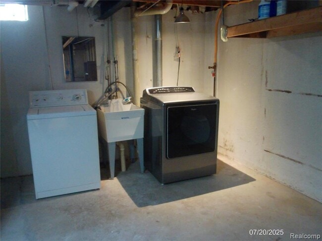 Building Photo - 41223 Sesame Dr