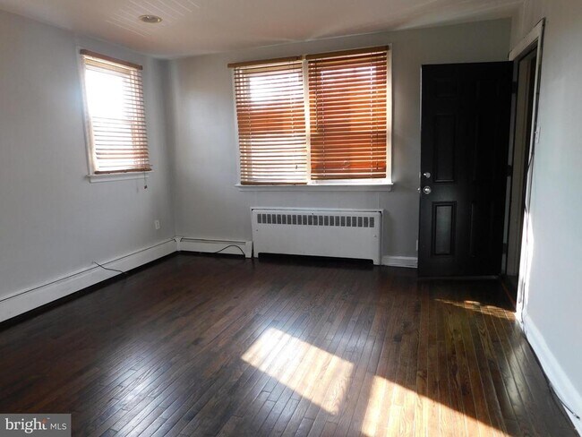 Primary Photo - 4243 Princeton Ave