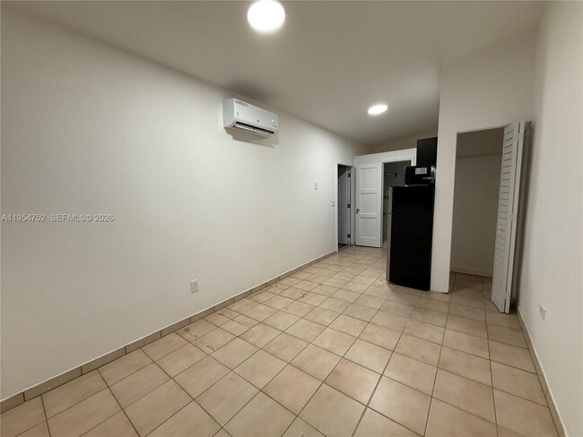 Building Photo - 435 NW 44th Ave