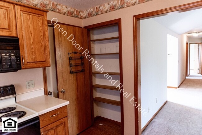 Building Photo - Great 3 bedroom home available!!