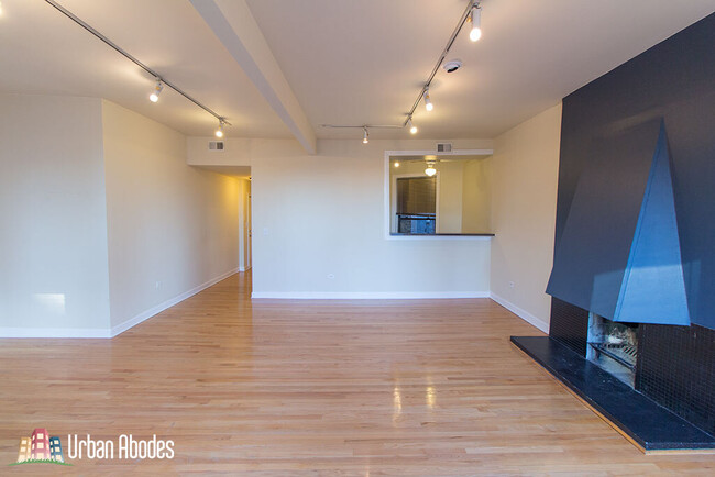 Building Photo - 1425 N Dearborn St