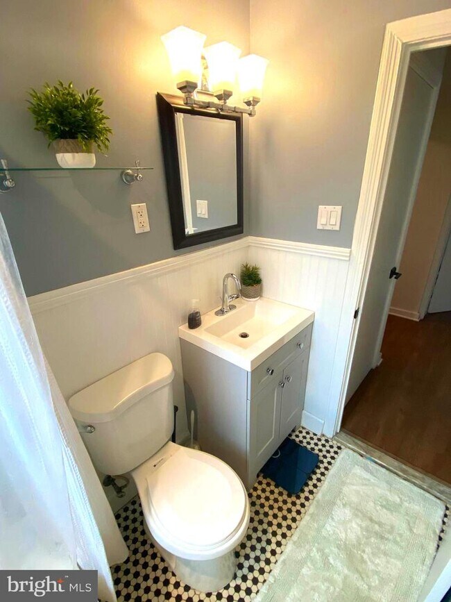 Building Photo - 903 S Frederick St