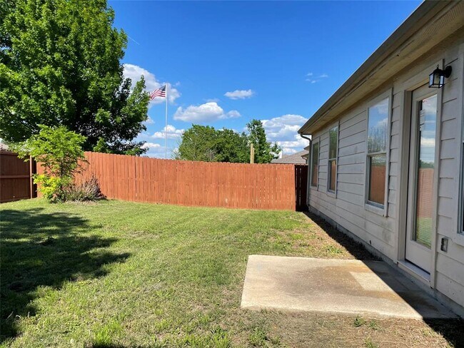 Building Photo - 208 Spruce Dr