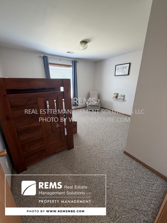 Building Photo - 815 Island Ct