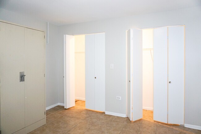 Building Photo - 4851 N Oketo Ave