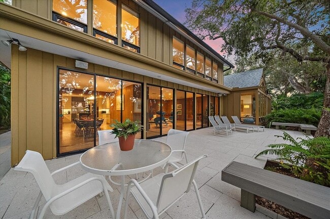 Building Photo - 3348 Old Oak Dr