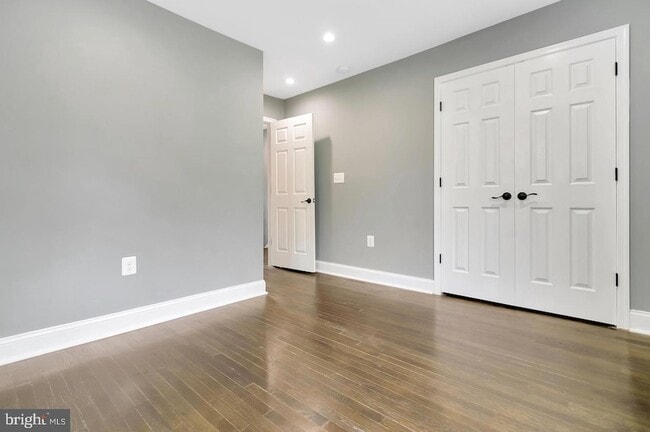 Building Photo - 6005 New Hampshire Ave NE