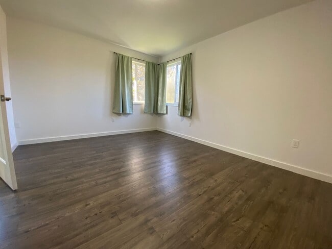 Building Photo - BRING YOUR ATVS - JUST MINUTES FROM THE OREGON DUNES!