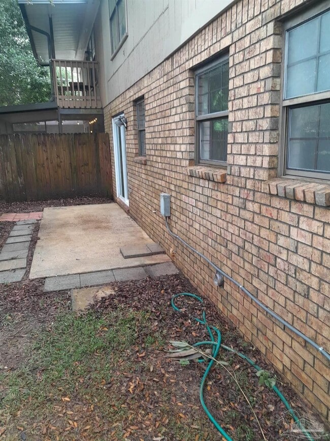 Building Photo - 6910 Heather Oaks Dr