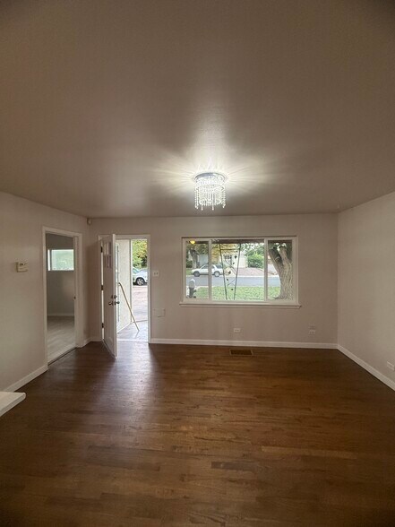 Living Roon - 1701 Lansing St