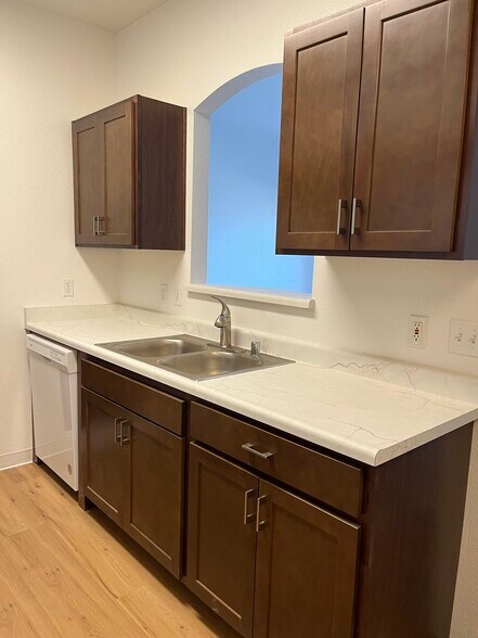 Building Photo - 6850 Sharlands Ave