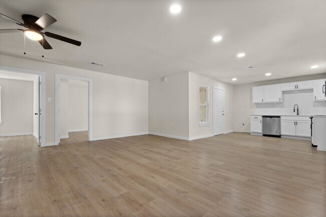 Building Photo - Lease Opportunity in Arlington!