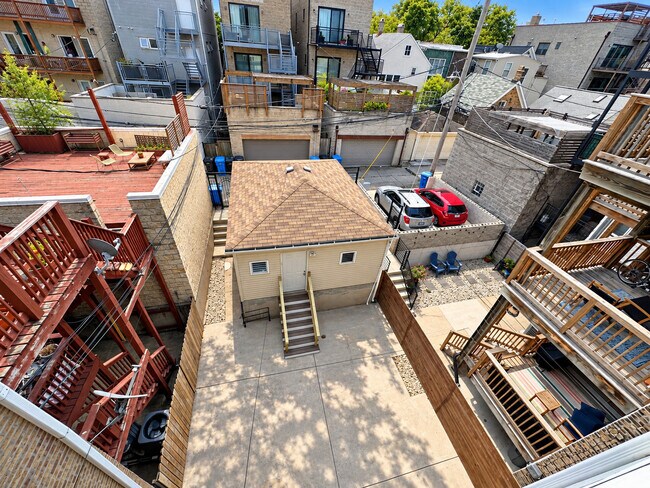 Building Photo - 1721 W Pierce Ave