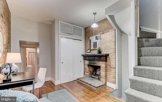 Building Photo - 825 S Charles St