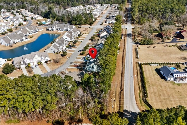 Building Photo - 571 Riverward Dr