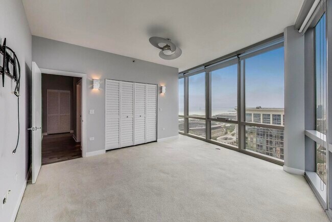 Building Photo - 1211 S Prairie Ave