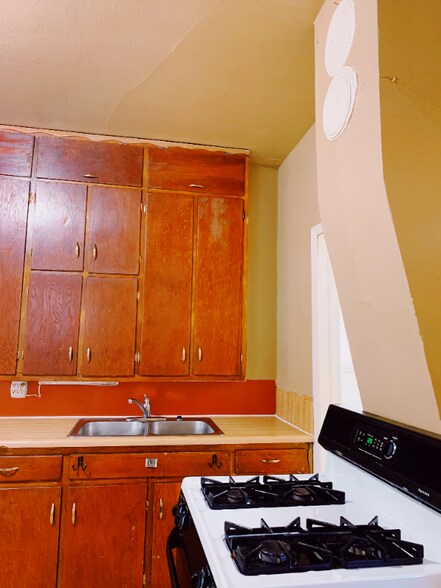 Building Photo - 724 E High St