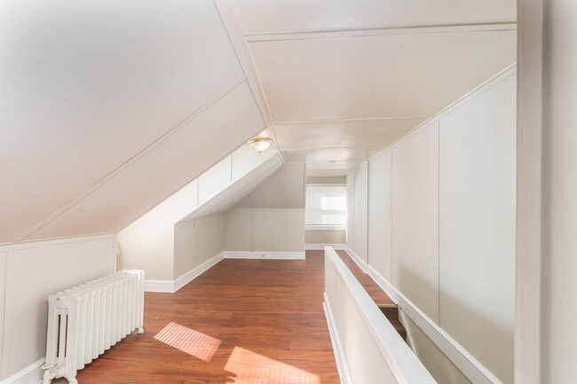 Building Photo - 121 7th Ave